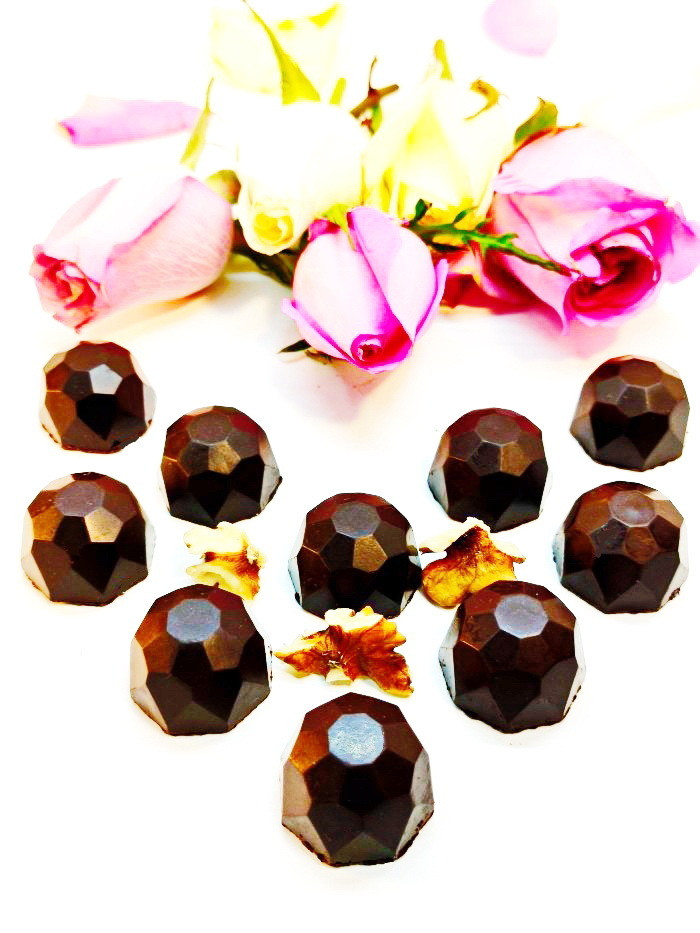 NY Candies "Счастливого Нового Года и Рождества!" - Конфеты шоколадные с Грецким орехом, 60 г