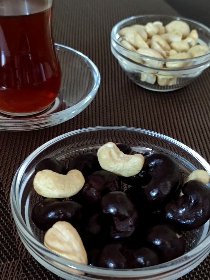 Chocolate cacao "Кешью в шоколаде на финиковом пекмезе", 60 г.