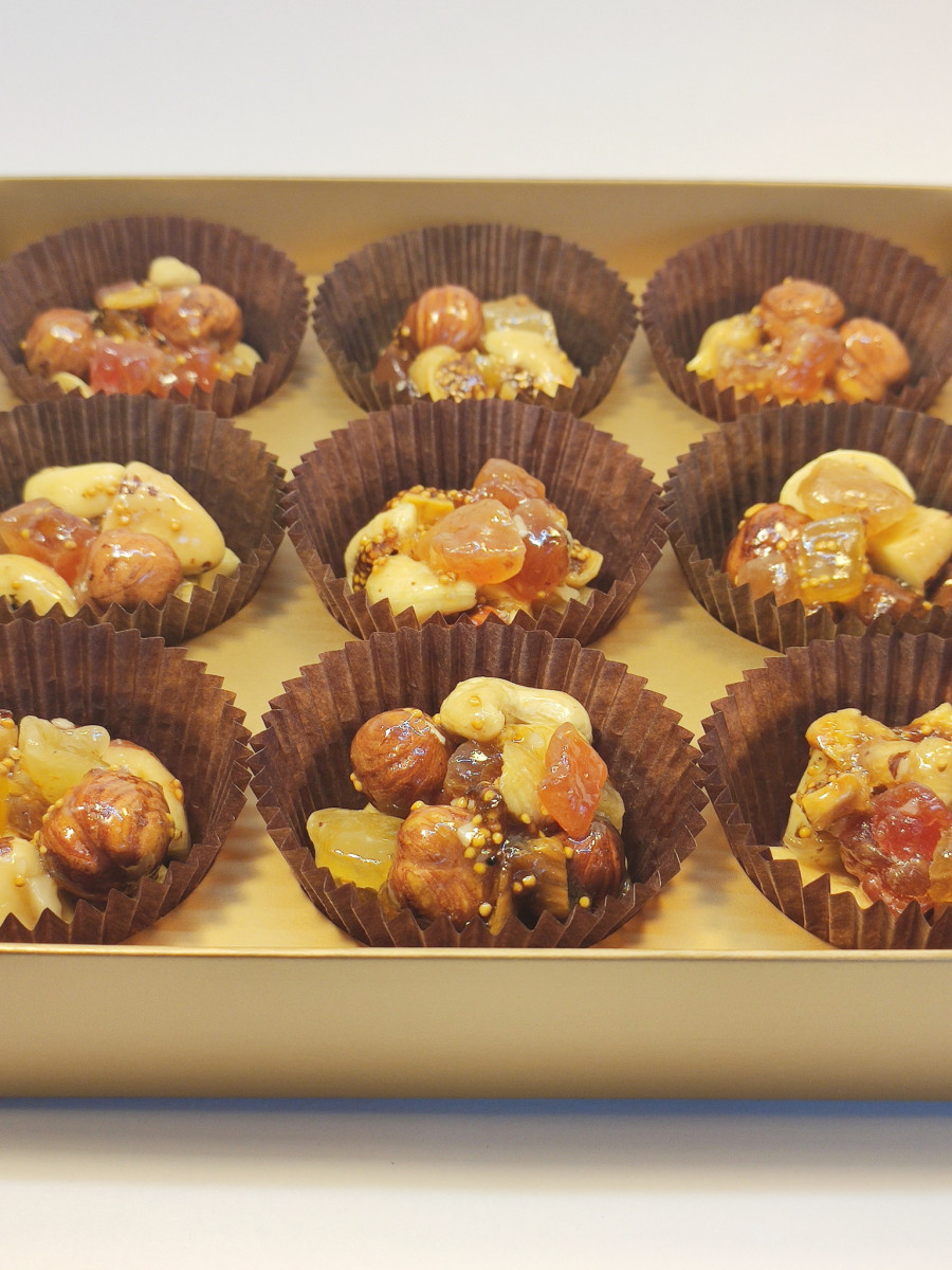 Gift Candies "Конфеты из цельных орехов с инжиром и папайей", 165 г (картонная упаковка)